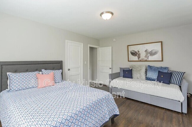 Building Photo - 206 Blue Hills Dr