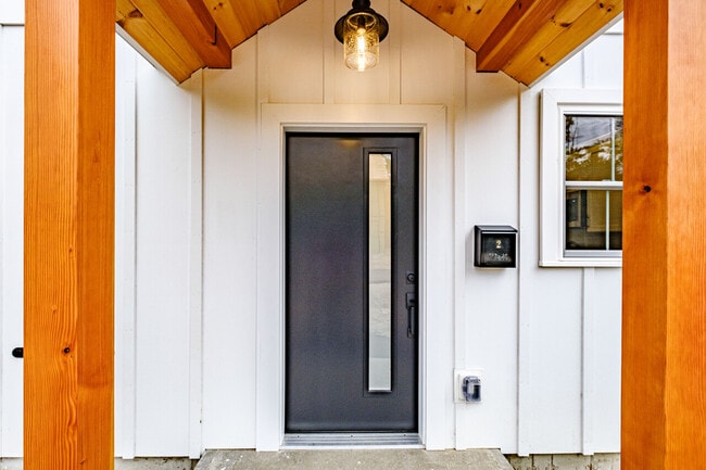 Building Photo - 9 Sunshine Circle