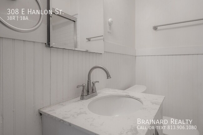 Building Photo - 308 E Hanlon St