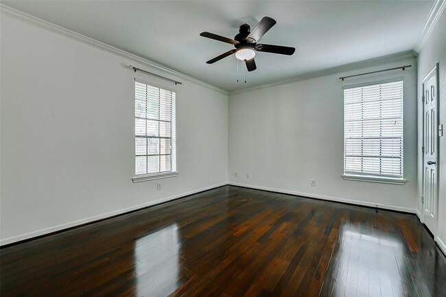 Building Photo - 2255 Braeswood Park Dr