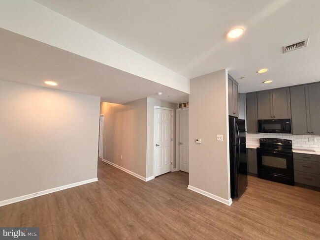 Building Photo - 134 Bridge St