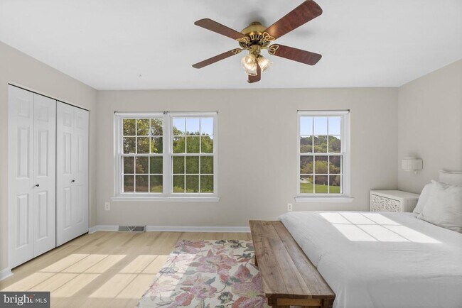 Building Photo - 404 Hobbitts Ln