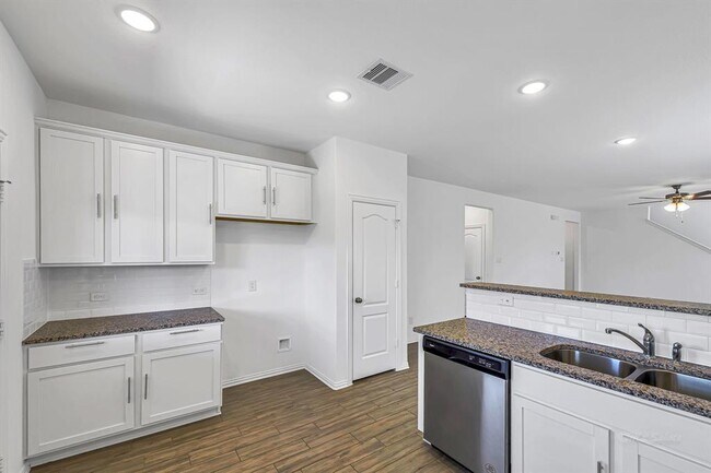 Building Photo - 31319 Whitfield Ct