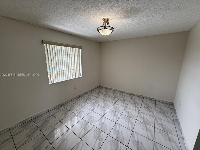 Building Photo - 1285 W 26th Pl