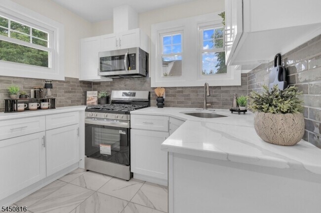 Building Photo - 153 Clairmont Terrace