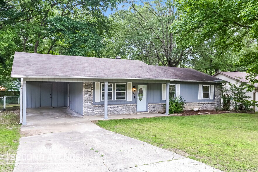 Building Photo - 2204 Carywood Dr