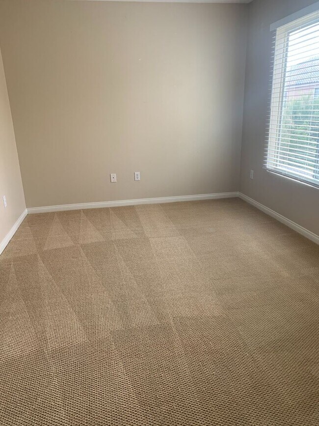 Building Photo - Cozy Two Bed Home