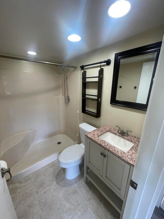 Building Photo - 7233 Golf Colony Ct