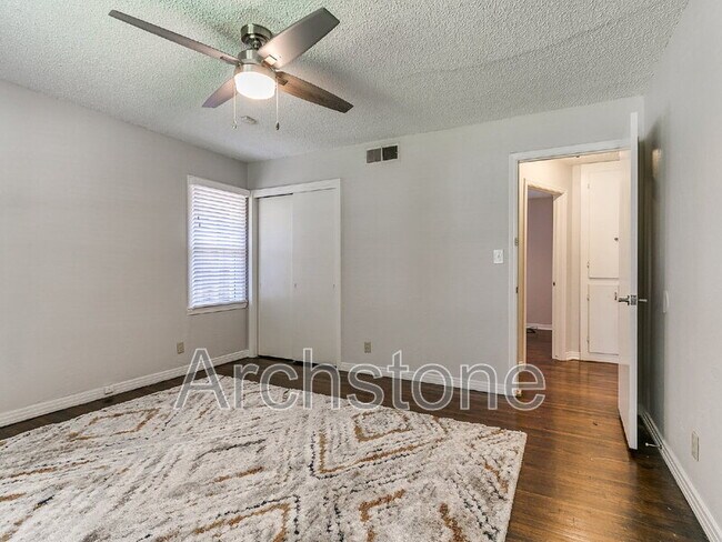 Building Photo - 1732 Carlisle Rd