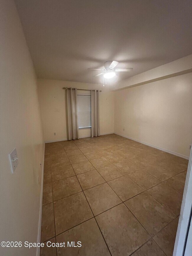 Building Photo - 11195 Roseland Rd