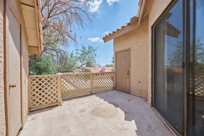 Building Photo - 2 Bed / 2 Bath Condo with Garage in Centra...