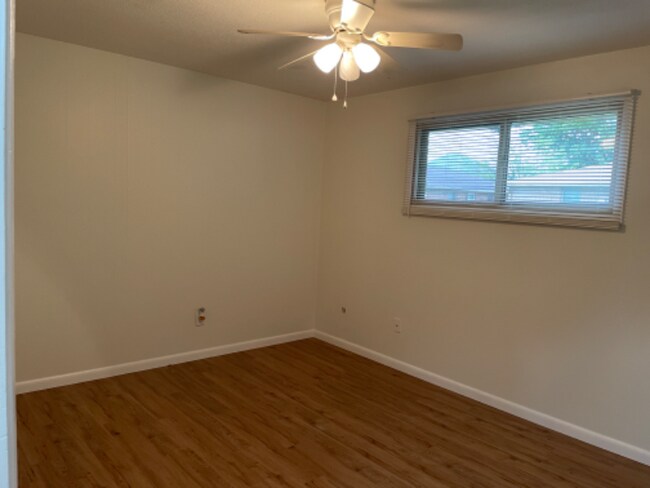 Building Photo - 513 S Coventry Dr