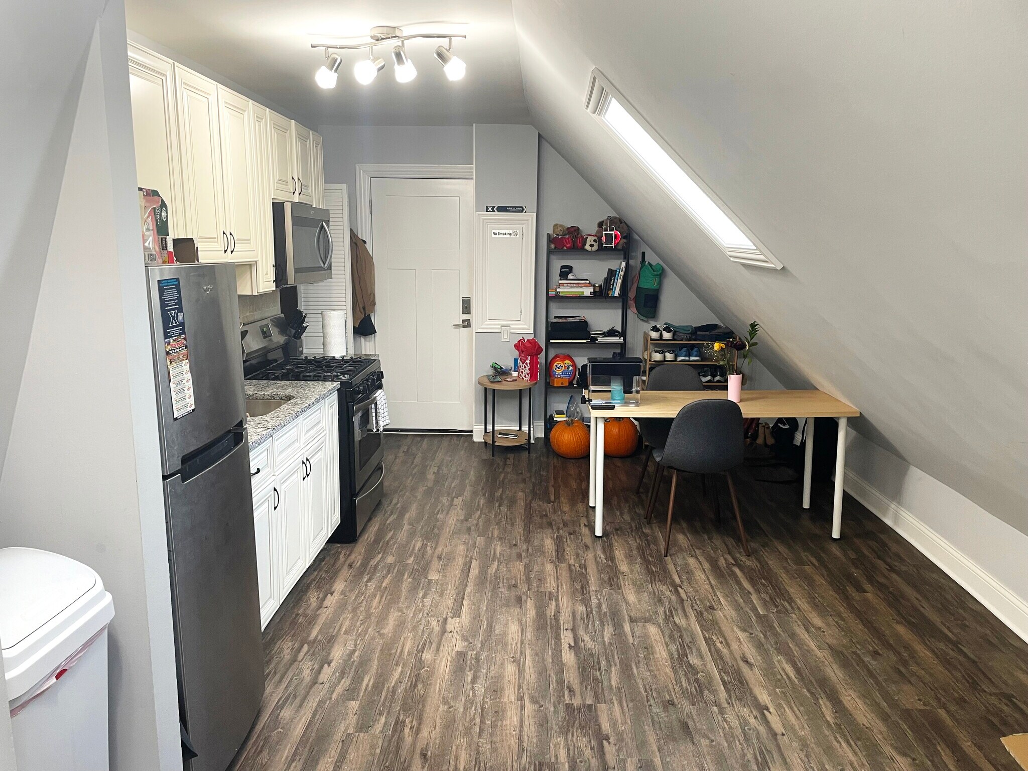 Building Photo - 2824 N Ridgeway Ave