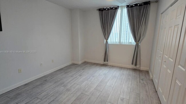 Building Photo - 275 NE 18th St