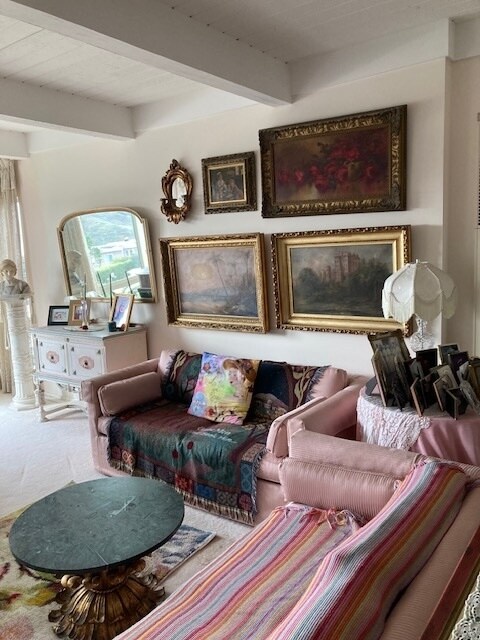 LIVING ROOM - 990 Duncan St