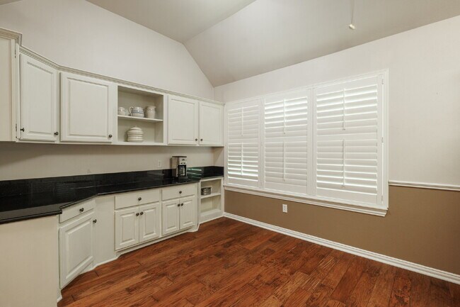 Building Photo - Furnished and For Lease