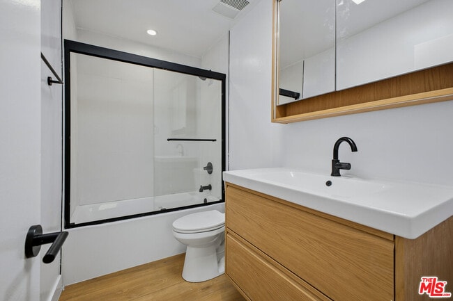 Building Photo - 1738 Colby Ave