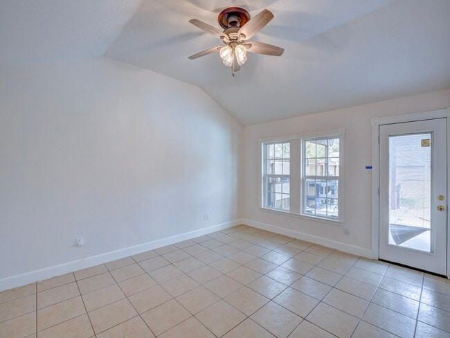 Building Photo - 1306 Mimosa Rd