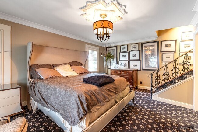 Building Photo - 72 N Long St