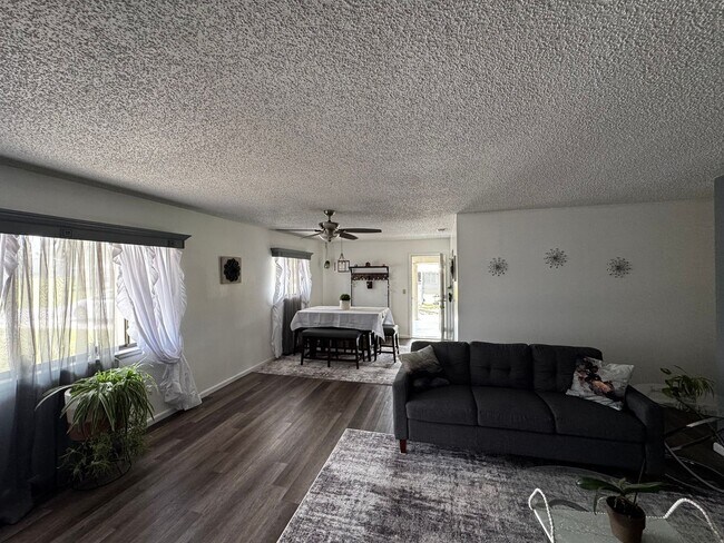 Building Photo - Charming Ocala Retreat in Peaceful 55+ Community – Move-In Ready!