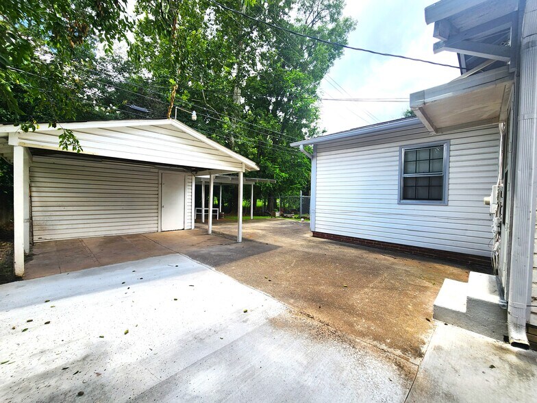 Building Photo - 513 10th Ct S