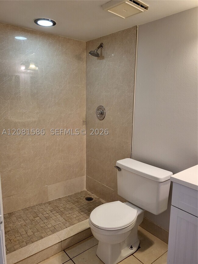 Building Photo - 6924 SW 114th Pl
