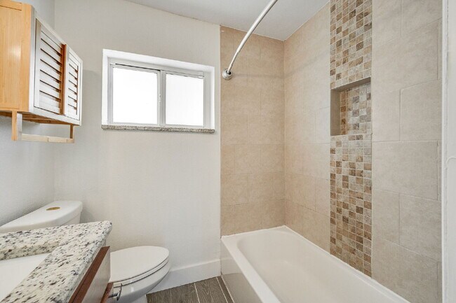 Building Photo - Remodeled 3/2 in Central Merritt Island!