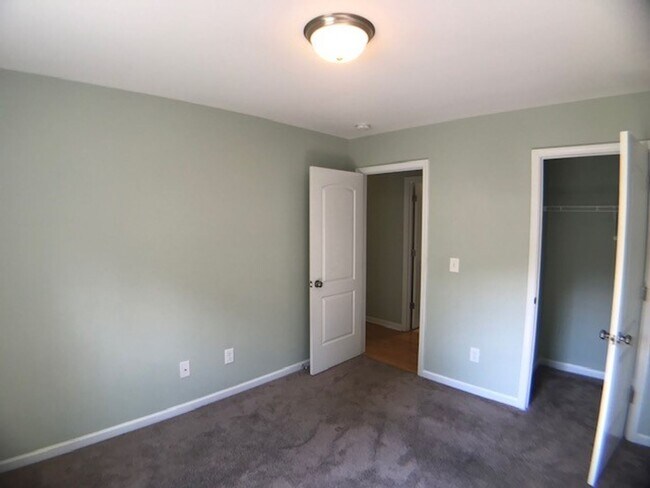 Building Photo - Contemporary Duplex in Prime Downtown Cary...