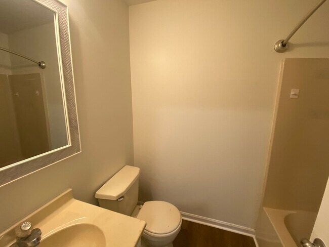 Building Photo - 3901 Lindbergh Dr