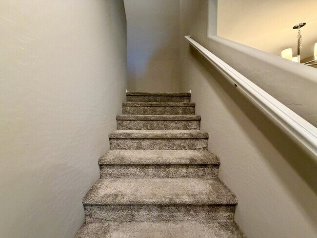 Building Photo - 3 BED 3 BATH 2 CAR GARAGE TOWNHOUSE W/ PRIVATE YARD, LOFT & BEDROOM DOWNSTAIRS IN GATED COMMUNITY...