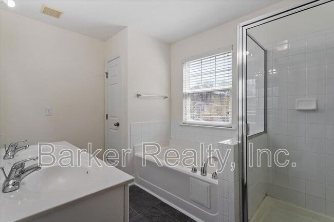 Building Photo - 11731 Mezzanine Dr