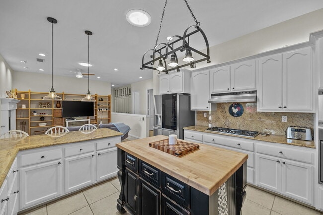 Building Photo - 15830 Rawhide Ln
