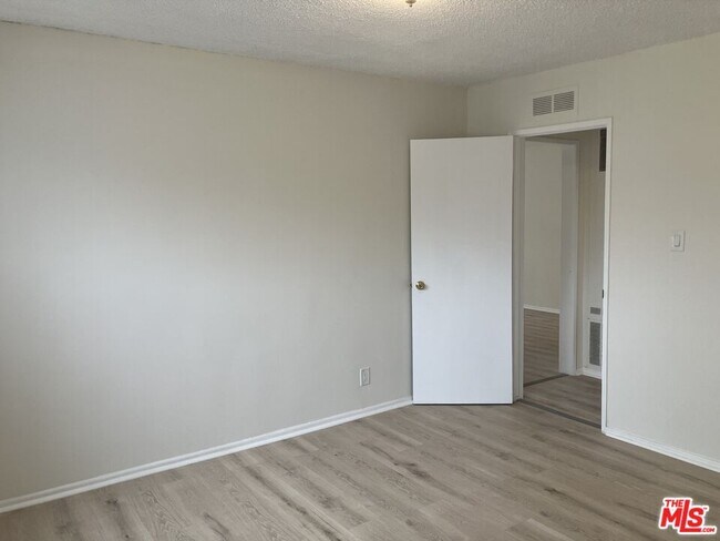 Building Photo - 7521 Hampton Ave