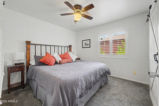 Building Photo - 1221 E Mescal St