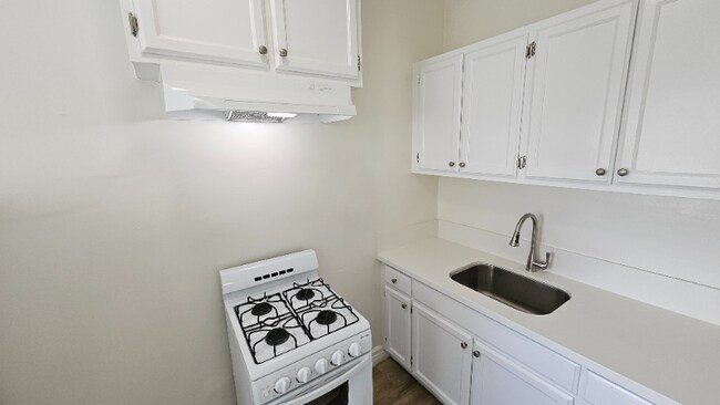Building Photo - 727 S Coronado St