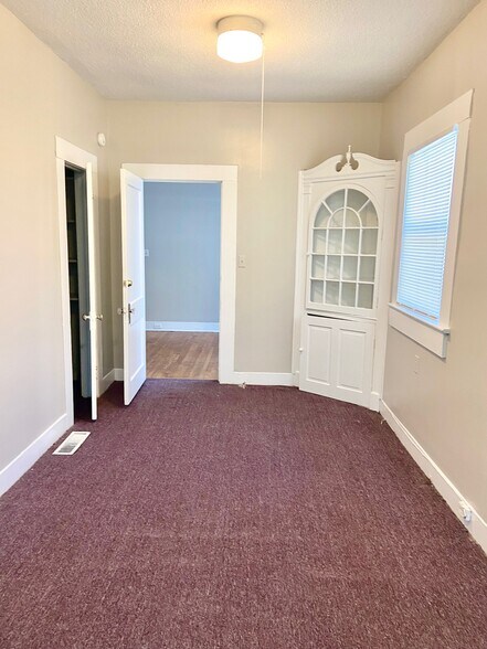 Building Photo - 516 10th Ct S