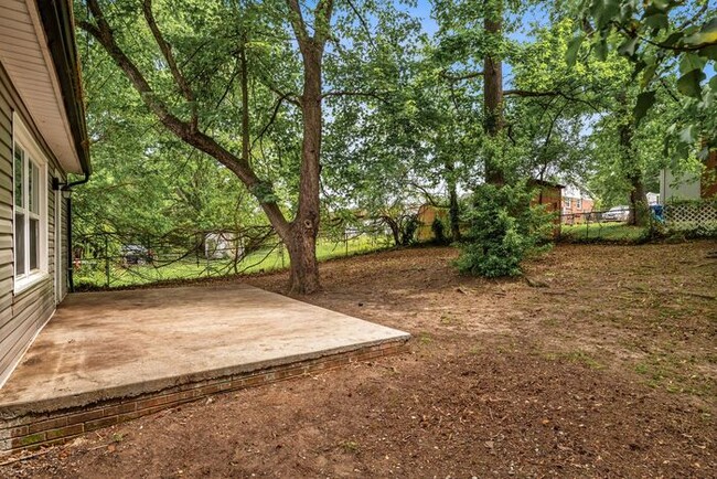 Building Photo - Home off Freeman Mill, Living Room Plus De...