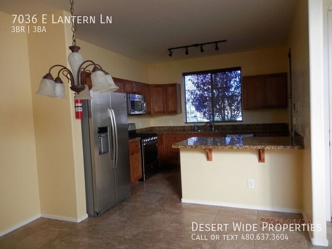Building Photo - 7036 E Lantern Lane East