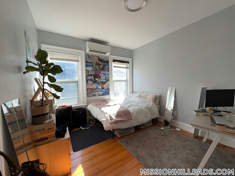 Building Photo - 100 Calumet St