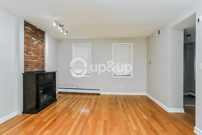 Building Photo - Fantastic 3bd/1.5ba home! Coming soon!
