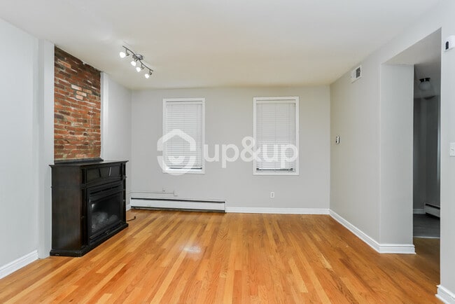 Building Photo - Fantastic 3bd/1.5ba home! Let yourself in!