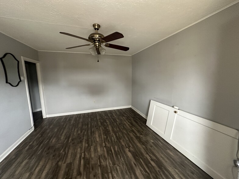 Building Photo - 2622 Knox Ave