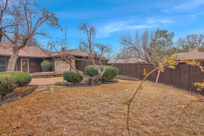 Building Photo - Updated West Plano Beauty!