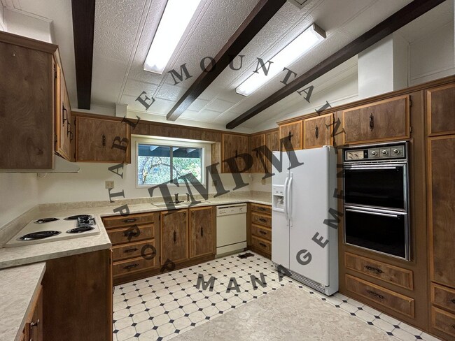 Building Photo - 373 Lodgeview Dr
