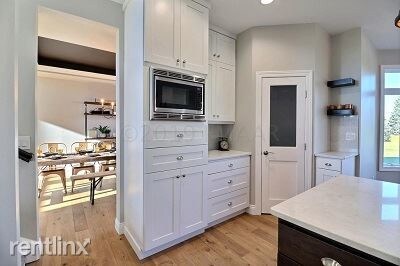 Building Photo - 4225 Timberline Dr S