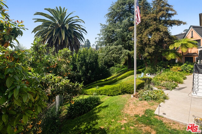 Building Photo - 1954 Hillcrest Rd