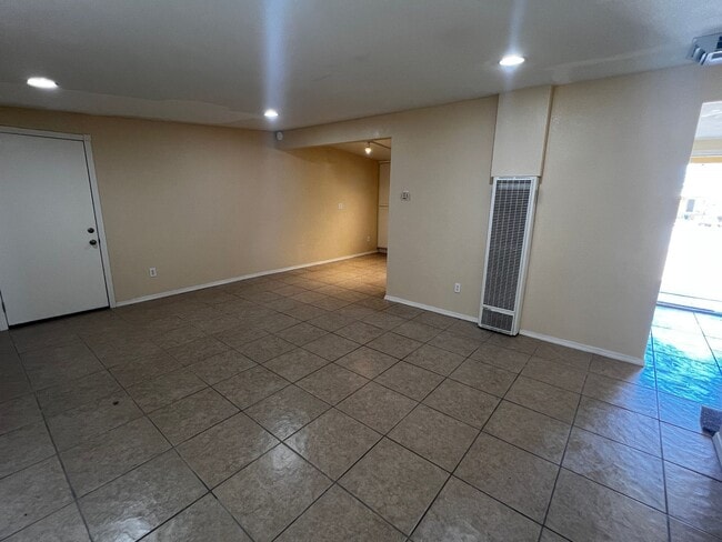 Building Photo - Updated 3-Bed Home Near Base & Joshua Tree...