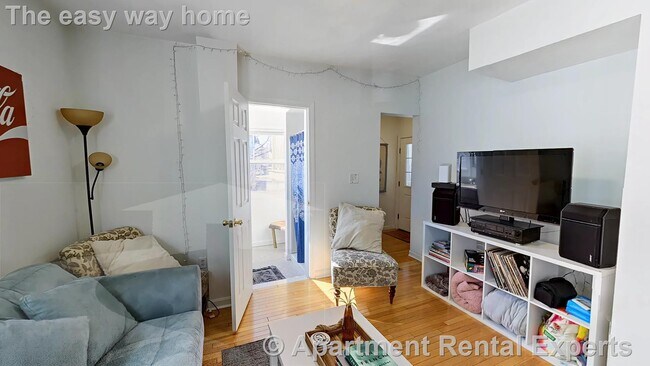 Building Photo - 50 Derby St