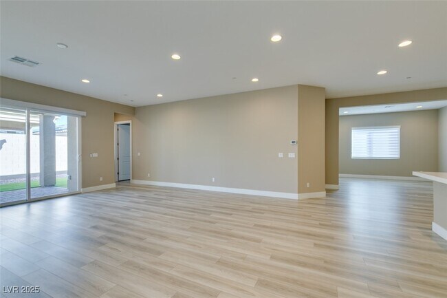 Building Photo - 10142 Tree Blossom Ave