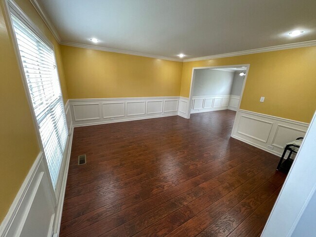 Building Photo - 10916 Collington Dr